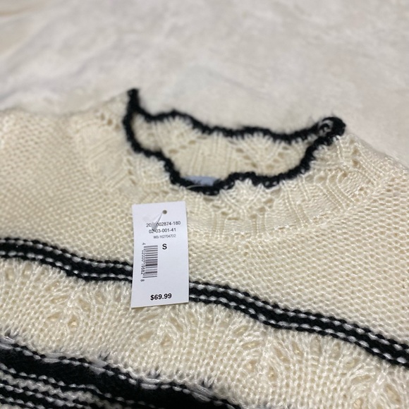 Ladies Sweater - Picture 2 of 5